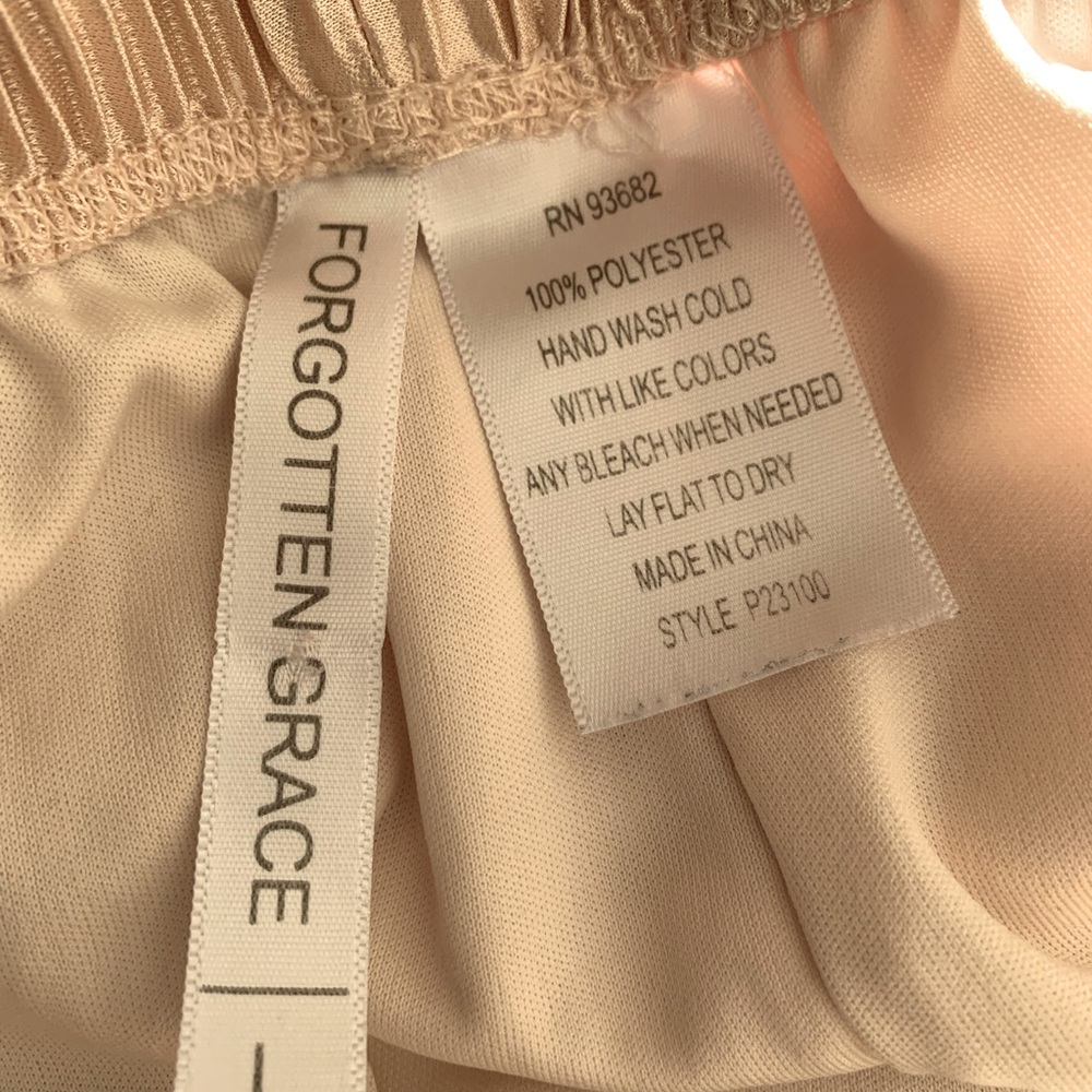 Forgotten Grace satiny pleated Palazzo pants, size large - Picture 5 of 9